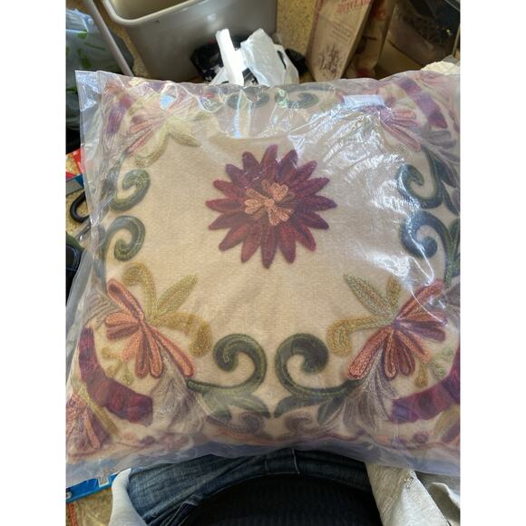 Saro Lifestyle Other - Embroidered Floral Design Cotton Poly Filled Throw Pillow